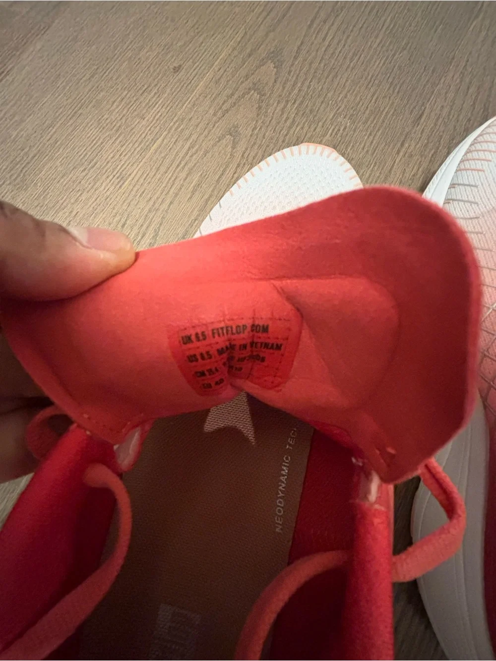 LikeNew Fitflop Women's Coral and White Knit Lace-Up Athletic Shoes